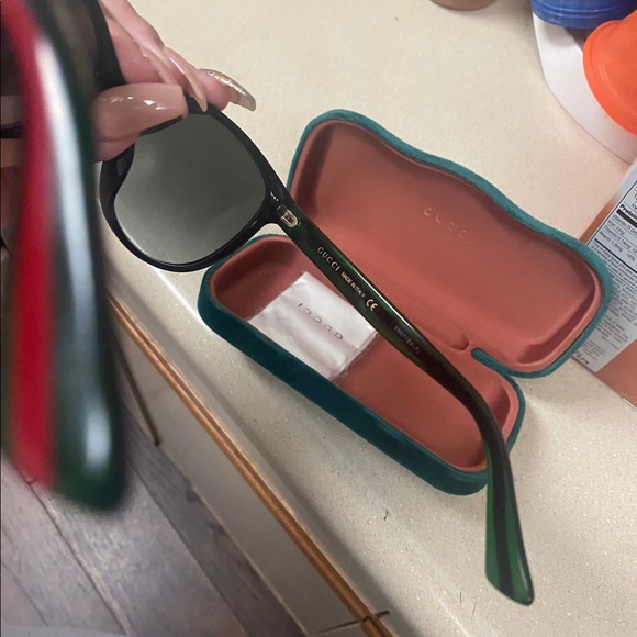 GUCCI SUNGLASSES! - Picture 4 of 7